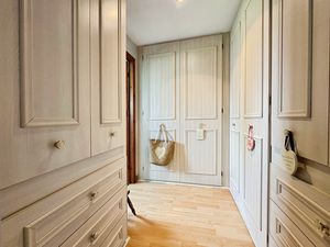 Walk-In-Wardrobe- click for photo gallery